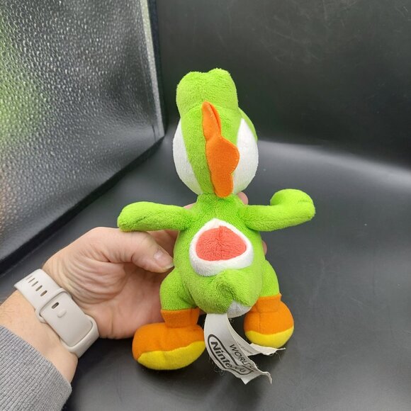 2019 Yoshi World of Nintendo Super Mario Bros Green 8" Plush Stuffed Toy - Picture 3 of 7
